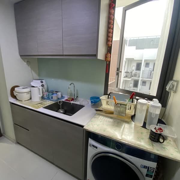 Bellewoods, 100 Woodlands Avenue 5, 3 Bedrooms, 1,216 sqft, Executive Condominium For Sale, by Roy Chua, 500152811 - Kitchen - PropertyGuru.com.sg