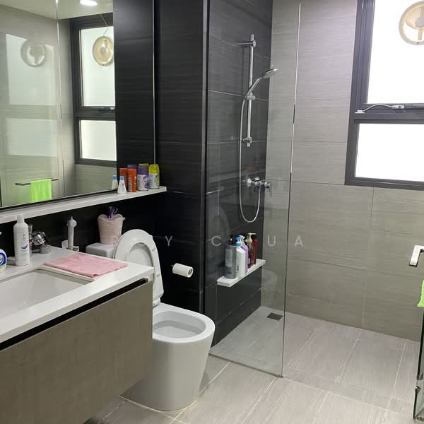 Bellewoods, 100 Woodlands Avenue 5, 3 Bedrooms, 1,216 sqft, Executive Condominium For Sale, by Roy Chua, 500152811 - Bathroom - PropertyGuru.com.sg