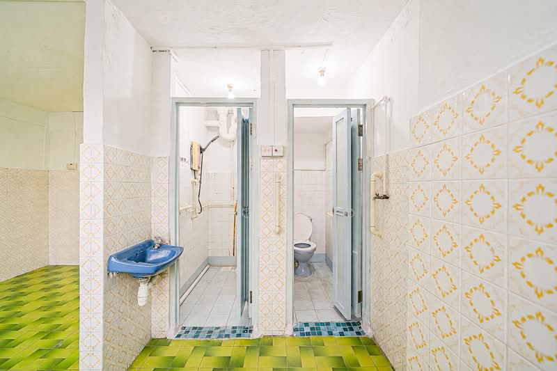 3 Queen's Road, 3 Queen's Road, 2 Bedrooms, 818 sqft, HDB Flat For Sale, by Lin Ming Yao 林明尧, 500152827 - Bathroom - PropertyGuru.com.sg