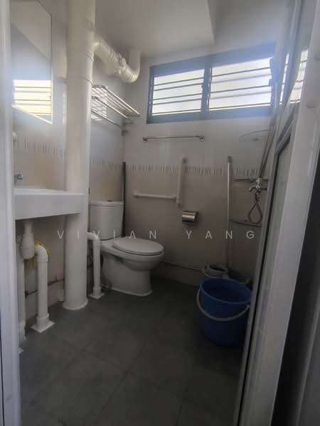 217 Jurong East Street 21, 217 Jurong East Street 21, Room Rental, 100 sqft, HDB Flat For Rent, by Vivian Yang, 500152841 - Bathroom - PropertyGuru.com.sg