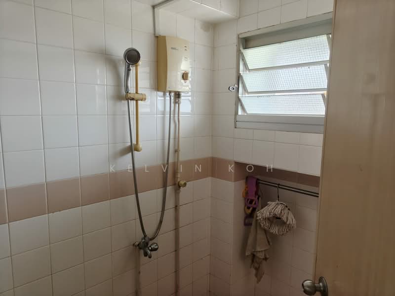 450C Tampines Street 42, 450C Tampines Street 42, Room Rental, 120 sqft, HDB Flat For Rent, by Kelvin Koh, 500152854 - Bathroom - PropertyGuru.com.sg