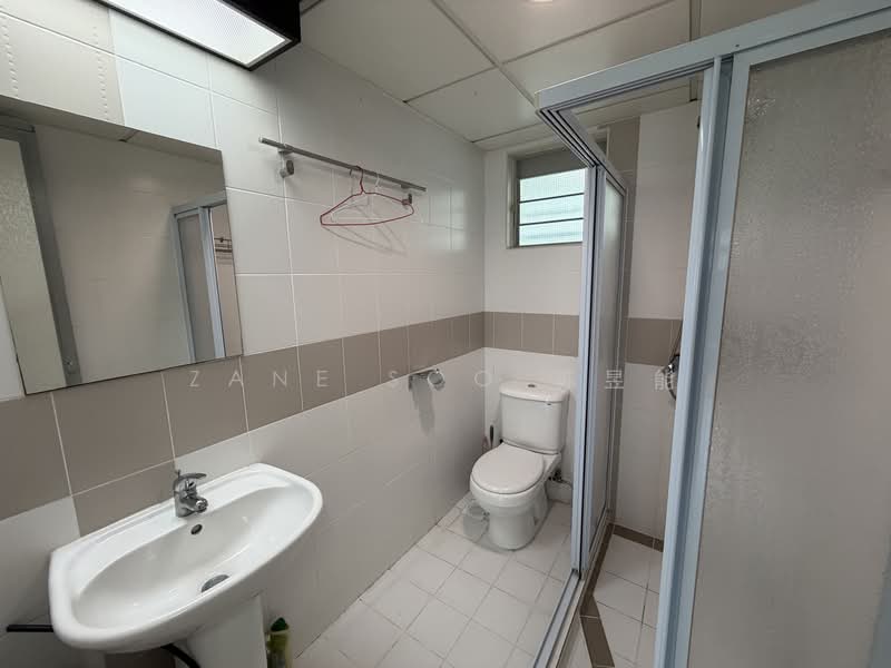 301C Punggol Central, 301C Punggol Central, 3 Bedrooms, 1,001 sqft, HDB Flat For Rent, by Zane Soo 苏昱能, 500152867 - Common Bathroom - PropertyGuru.com.sg