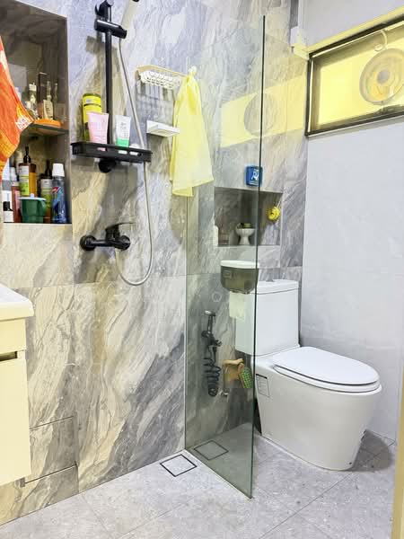 52 Telok Blangah Drive, 52 Telok Blangah Drive, 3 Bedrooms, 1,270 sqft, HDB Flat For Sale, by Kal Ong, 500152886 - Bathroom - PropertyGuru.com.sg