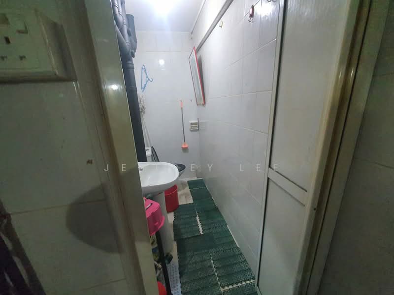 35 Jalan Bahagia, 35 Jalan Bahagia, Room Rental, 150 sqft, HDB Flat For Rent, by Jeffrey Lee, 500152919 - Bathroom - PropertyGuru.com.sg