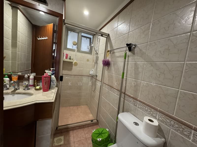 Parc Vista, 450 Corporation Road, 2 Bedrooms, 1,055 sqft, Condominium For Rent, by Lim Kwan Keong, 500152921 - Bathroom - PropertyGuru.com.sg