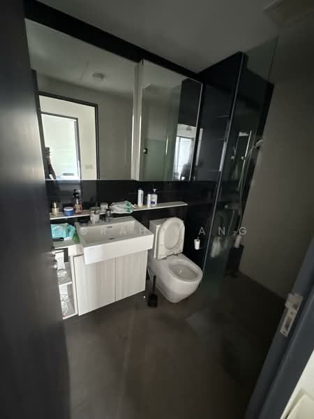 Gem Residences, , 2 Bedrooms, 678 sqft, Condominium For Rent, by Norah Wang, 500152927 - Bathroom - PropertyGuru.com.sg