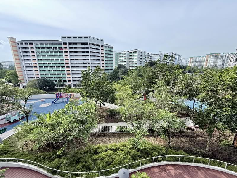 348B Yishun Avenue 11, 348B Yishun Avenue 11, 3 Bedrooms, 1,206 sqft, HDB Flat For Sale, by Goh Eugene, 500152944 - Balcony unblocked view! - PropertyGuru.com.sg
