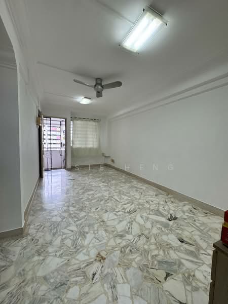 20 Hougang Avenue 3, 20 Hougang Avenue 3, 2 Bedrooms, 786 sqft, HDB Flat For Sale, by Elsie Heng, 500152946 - Spacious living - PropertyGuru.com.sg