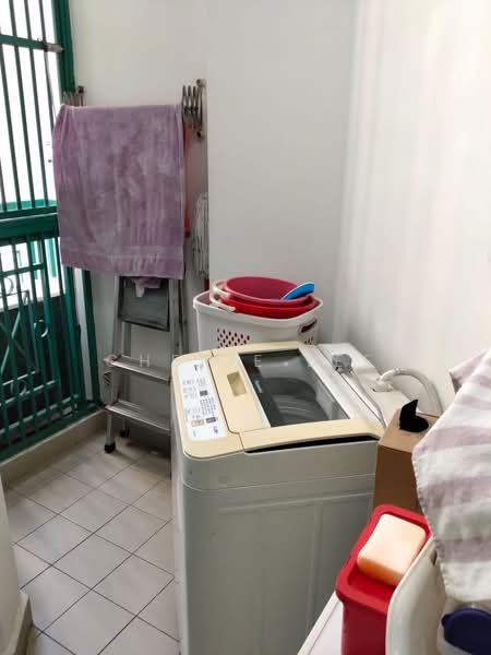 Santa Fe Mansions, 2A Margate Road, 3 Bedrooms, 1,038 sqft, Apartment For Rent, by Cherie Lee, 500152950 - Balcony - PropertyGuru.com.sg