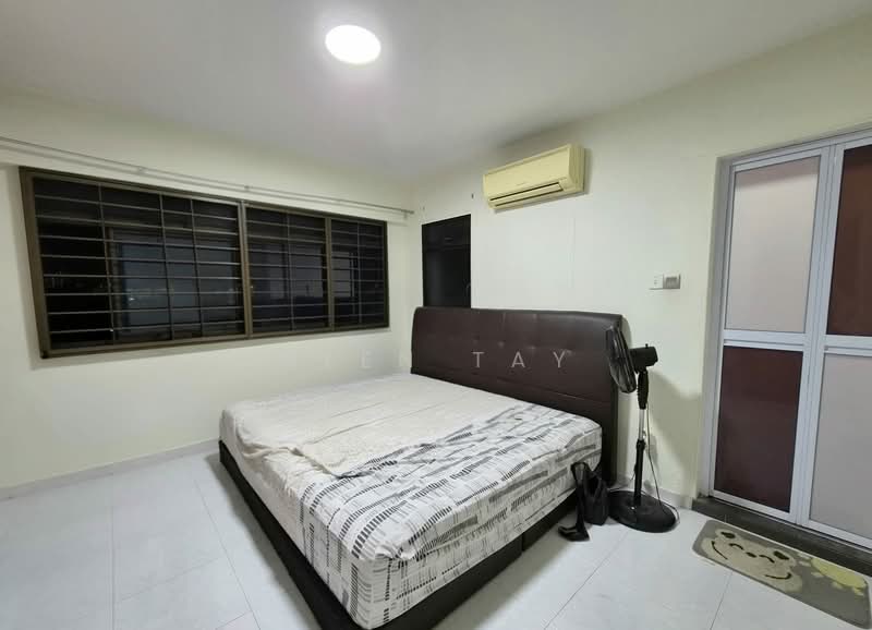 690D Choa Chu Kang Crescent, 690D Choa Chu Kang Crescent, 3 Bedrooms, 969 sqft, HDB Flat For Sale, by Glen Tay, 500152951 - Master Bedroom - PropertyGuru.com.sg