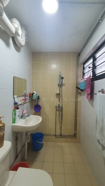 802 Woodlands Street 81, 802 Woodlands Street 81, 3 Bedrooms, 904 sqft, HDB Flat For Sale, by Chloe Lim, 500152953 - Master Bathroom - PropertyGuru.com.sg