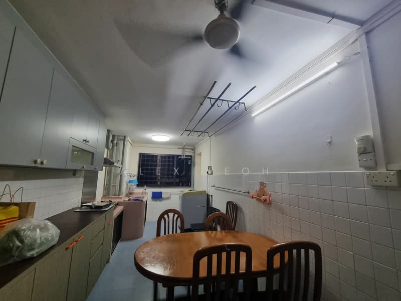 368 Bukit Batok Street 31, 368 Bukit Batok Street 31, 3 Bedrooms, 1,011 sqft, HDB Flat For Rent, by Alex Teoh, 500152954 - Kitchen - PropertyGuru.com.sg