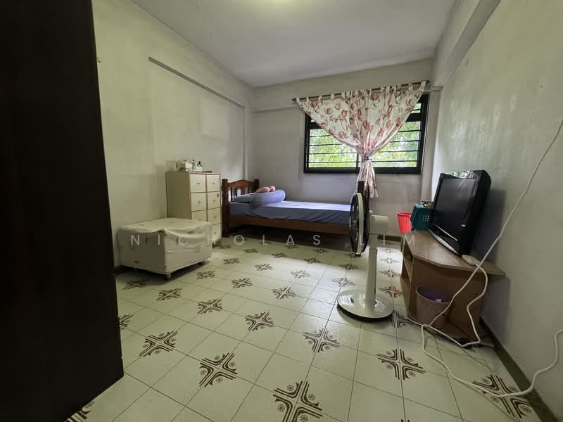 305 Clementi Avenue 4, 305 Clementi Avenue 4, 2 Bedrooms, 882 sqft, HDB Flat For Sale, by Nicholas Lim, 500152974 - Bedroom - PropertyGuru.com.sg