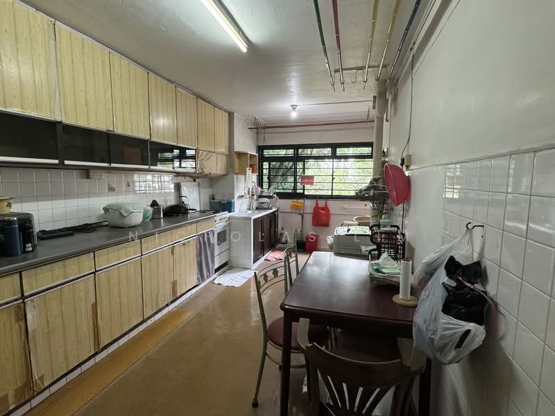305 Clementi Avenue 4, 305 Clementi Avenue 4, 2 Bedrooms, 882 sqft, HDB Flat For Sale, by Nicholas Lim, 500152974 - Kitchen - PropertyGuru.com.sg