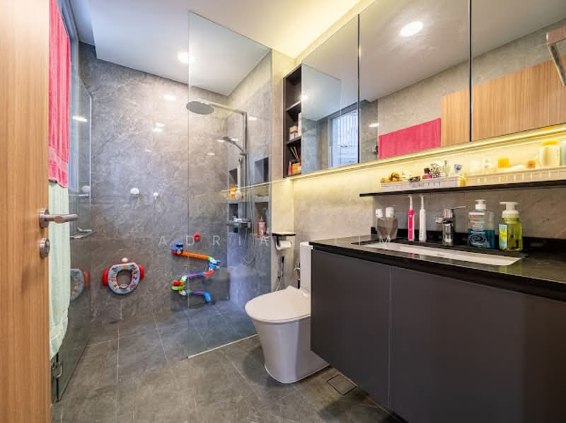 Canberra Residences, 511 Canberra Drive, 3 Bedrooms, 1,140 sqft, Condominium For Sale, by Adrian Lim, 500152981 - Bathroom - PropertyGuru.com.sg