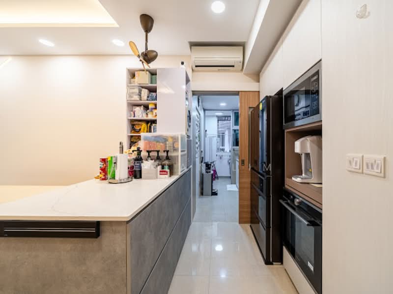 Canberra Residences, 511 Canberra Drive, 3 Bedrooms, 1,140 sqft, Condominium For Sale, by Adrian Lim, 500152981 - Kitchen - PropertyGuru.com.sg