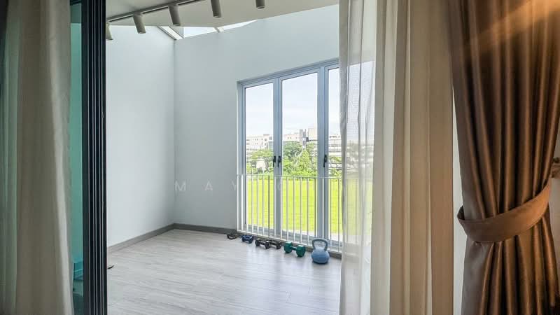 Nim Collection, Nim Terrace, 5 Bedrooms, 4,293 sqft, Terraced House For Sale, by May Chua, 500152990 - Master Bedroom w balcony - PropertyGuru.com.sg