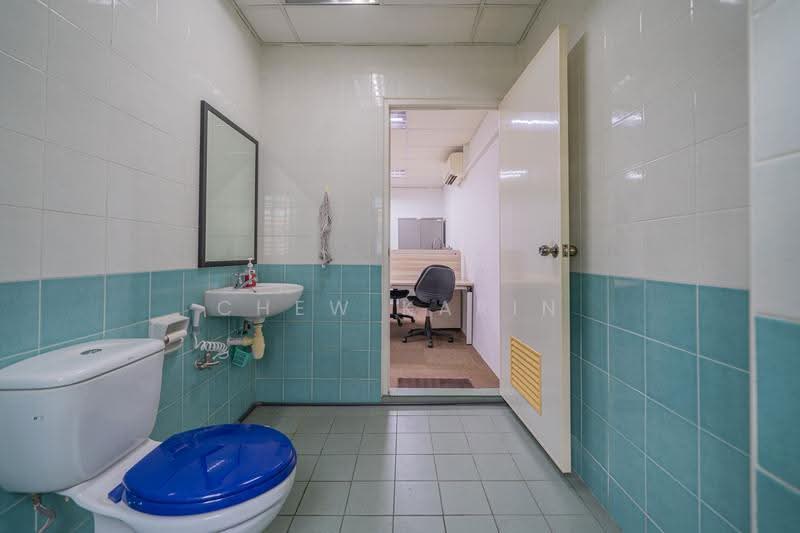 Toh Guan Centre, 21 Toh Guan Road East, Boon Lay / Jurong / Tuas, 958 sqft, Factory / Workshop (B2) For Sale, by Chew Karin, 500153016 - Bathroom - CommercialGuru.com.sg