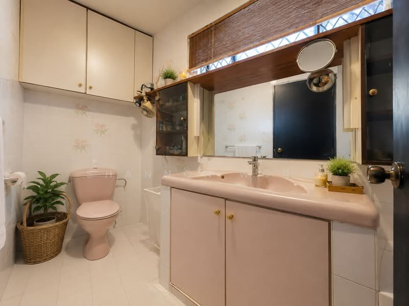 D15 Detached House near Goodman Road, Katong / Paya Lebar / Geylang / Tanjong Katong / Joo Chiat / Marine Parade / East Coast / Dakota / Avon road / Lim Ah Woo / Sandy lane / Rose lane / Green lane / Cranborne / Siglap / Kembangan / Broadrick / Arthur Road / Goodman road / Wimborne, 6 Bedrooms, 3,000 sqft, Detached House For Sale, by Shannon Wong, 500153030 - Bath 3 - PropertyGuru.com.sg