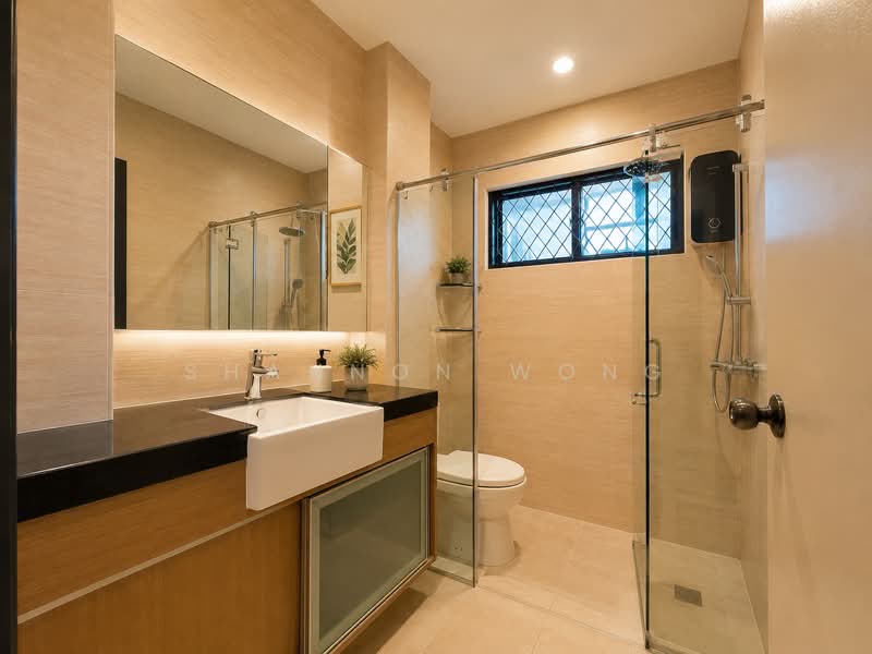 D15 Detached House near Goodman Road, Katong / Paya Lebar / Geylang / Tanjong Katong / Joo Chiat / Marine Parade / East Coast / Dakota / Avon road / Lim Ah Woo / Sandy lane / Rose lane / Green lane / Cranborne / Siglap / Kembangan / Broadrick / Arthur Road / Goodman road / Wimborne, 6 Bedrooms, 3,000 sqft, Detached House For Sale, by Shannon Wong, 500153030 - Bath 4 - PropertyGuru.com.sg