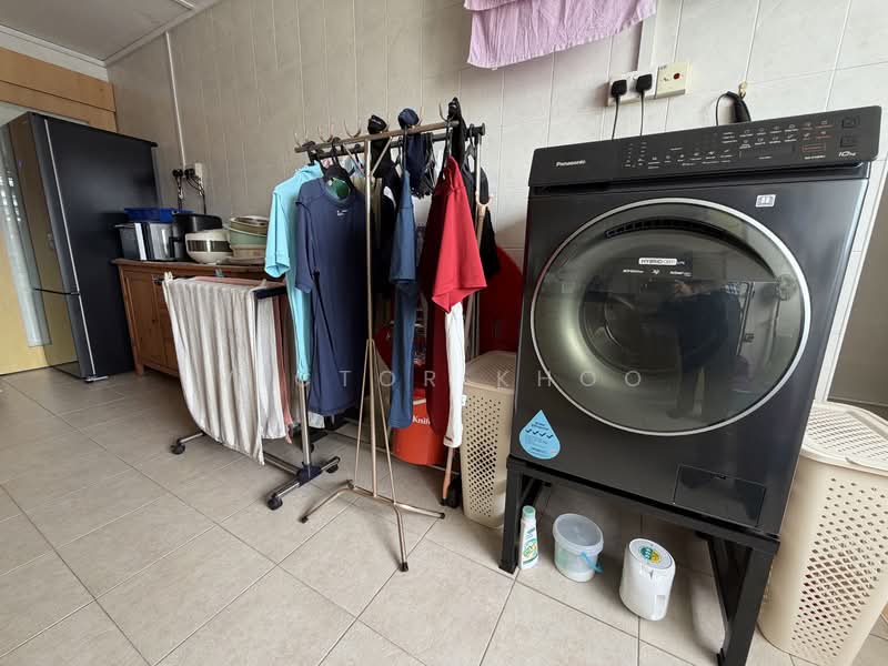 169 Bedok South Avenue 3, 169 Bedok South Avenue 3, 3 Bedrooms, 904 sqft, HDB Flat For Rent, by Victor Khoo, 500153043 - Kitchen - PropertyGuru.com.sg