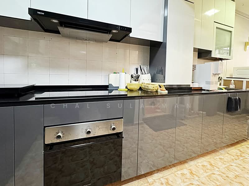 270 Toh Guan Road, 270 Toh Guan Road, 3 Bedrooms, 1,291 sqft, HDB Flat For Sale, by Chal Sulaiman, 500153048 - Kitchen - PropertyGuru.com.sg