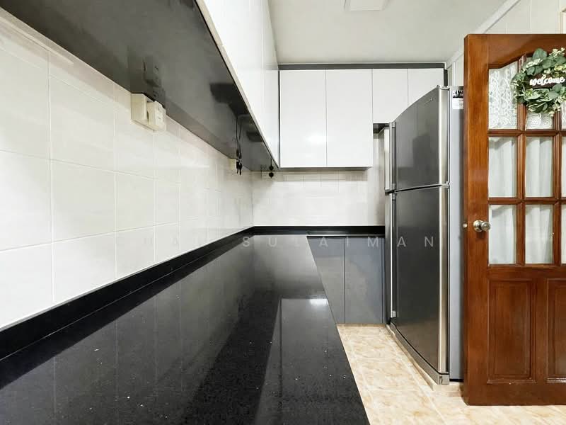 270 Toh Guan Road, 270 Toh Guan Road, 3 Bedrooms, 1,291 sqft, HDB Flat For Sale, by Chal Sulaiman, 500153048 - Kitchen - PropertyGuru.com.sg