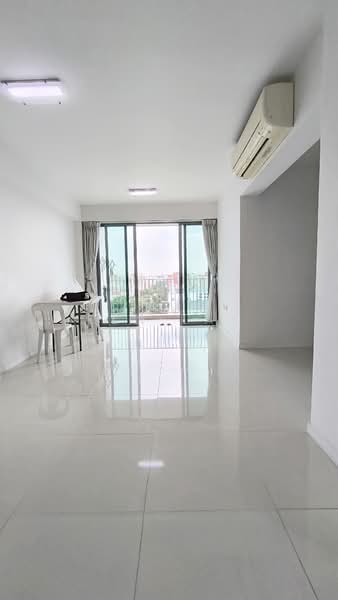 475D Upper Serangoon Crescent, 475D Upper Serangoon Crescent, 2 Bedrooms, 721 sqft, HDB Flat For Sale, by Ken Tay, 500153062 - Living Room - PropertyGuru.com.sg