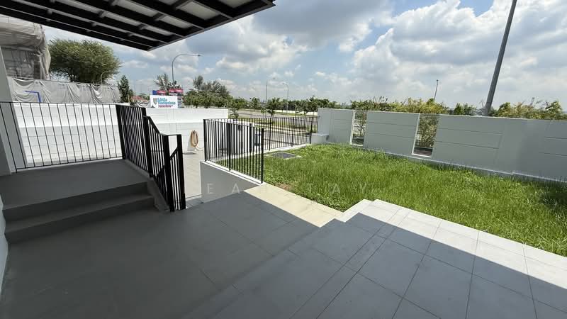 Ponggol Twenty Fourth Avenue, Ponggol Twenty Fourth Avenue, 6 Bedrooms, 4,500 sqft, Detached House For Sale, by Leah Tay, 500153078 - Exterior - PropertyGuru.com.sg