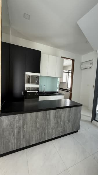 Ponggol Twenty Fourth Avenue, Ponggol Twenty Fourth Avenue, 6 Bedrooms, 4,500 sqft, Detached House For Sale, by Leah Tay, 500153078 - Kitchen - PropertyGuru.com.sg