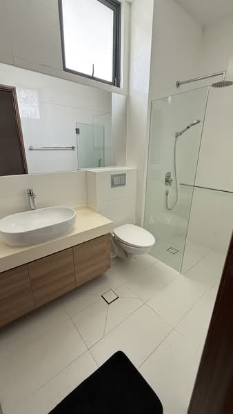 Ponggol Twenty Fourth Avenue, Ponggol Twenty Fourth Avenue, 6 Bedrooms, 4,500 sqft, Detached House For Sale, by Leah Tay, 500153078 - Bathroom - PropertyGuru.com.sg