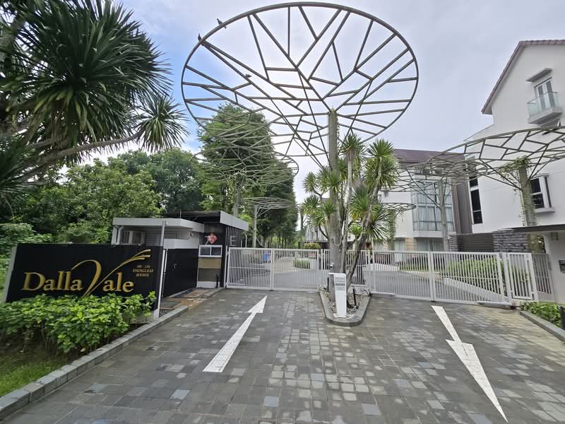 Dalla Vale, 208 Springleaf Avenue, 5 Bedrooms, 3,261 sqft, Cluster House For Rent, by Zen Wu, 500153080 - Entrance - PropertyGuru.com.sg