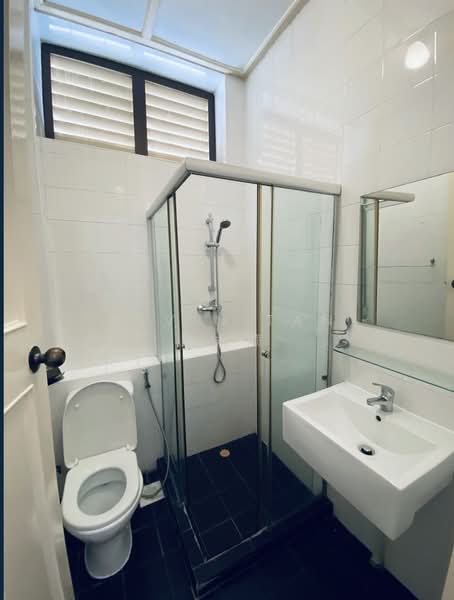 Townerville, McNair Road, 3 Bedrooms, 2,424 sqft, Conservation House For Rent, by Alvin Tan 陈永顺, 500153085 - Bathroom - PropertyGuru.com.sg