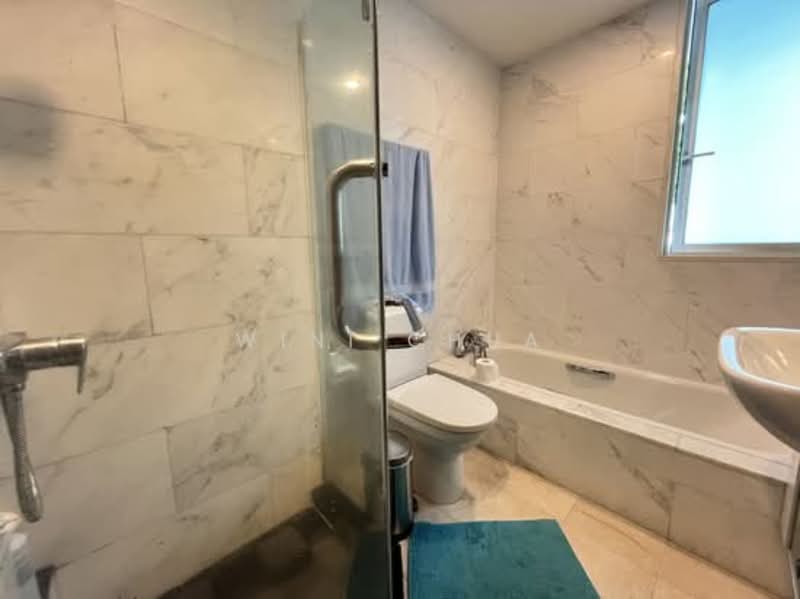 Cote D'Azur, 70 Marine Parade Road, 3 Bedrooms, 1,668 sqft, Condominium For Sale, by Wini Chua, 500153087 - Bathroom - PropertyGuru.com.sg