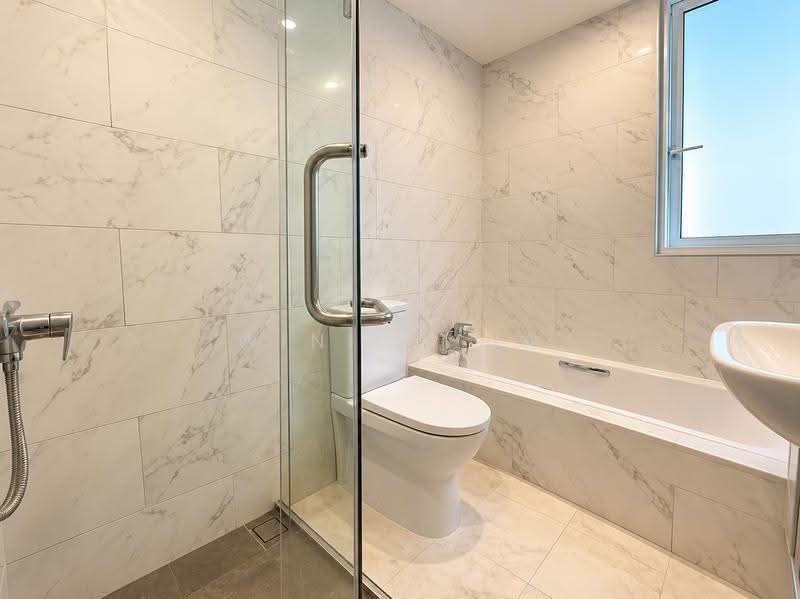 Cote D'Azur, 70 Marine Parade Road, East Coast / Marine Parade, 3 Bedrooms, 1,668 sqft, Condominium For Sale, by Wini Chua, 500153087 - Bathroom - PropertyGuru.com.sg