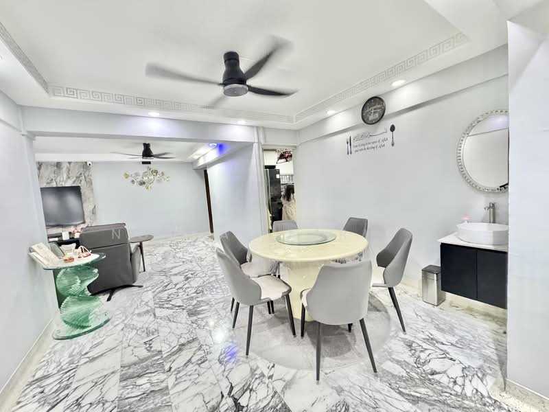 413 Bedok North Avenue 2, 413 Bedok North Avenue 2, 3 Bedrooms, 1,280 sqft, HDB Flat For Sale, by Noonal Farina, 500153089 - Living Room - PropertyGuru.com.sg