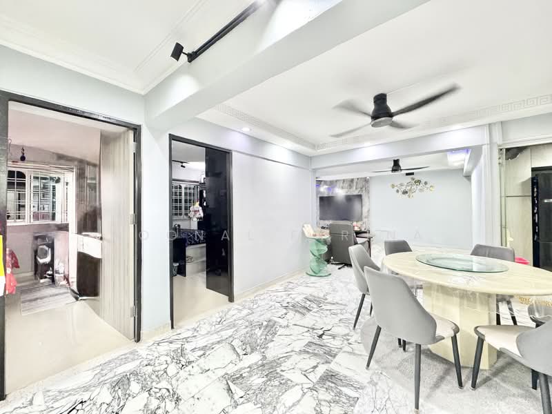 413 Bedok North Avenue 2, 413 Bedok North Avenue 2, 3 Bedrooms, 1,280 sqft, HDB Flat For Sale, by Noonal Farina, 500153089 - Living Room - PropertyGuru.com.sg