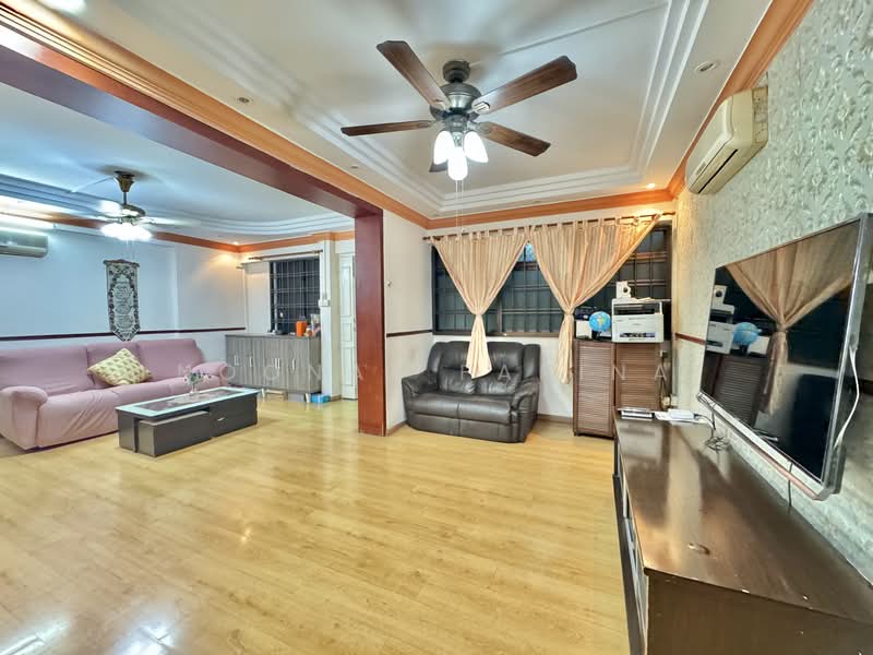 444 Choa Chu Kang Avenue 4, 444 Choa Chu Kang Avenue 4, 3 Bedrooms, 1,065 sqft, HDB Flat For Sale, by Noonal Farina, 500153091 - Living Room - PropertyGuru.com.sg