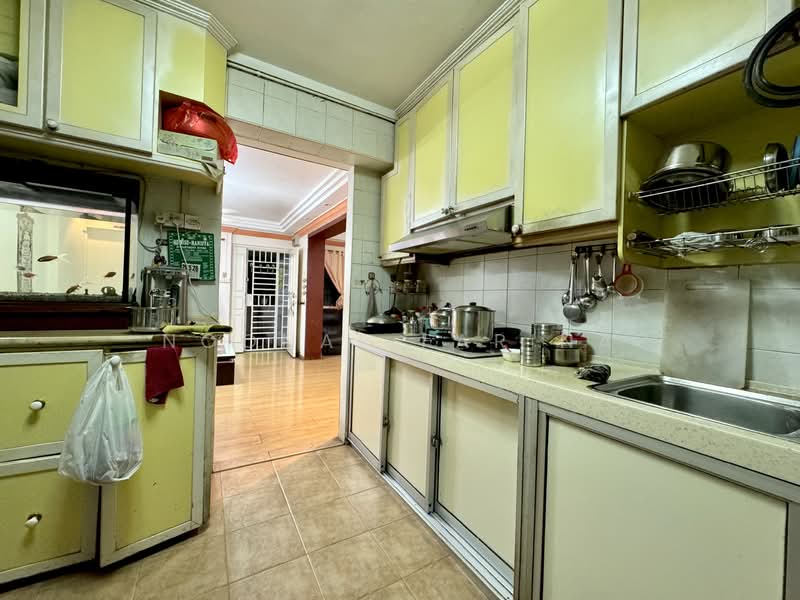444 Choa Chu Kang Avenue 4, 444 Choa Chu Kang Avenue 4, 3 Bedrooms, 1,065 sqft, HDB Flat For Sale, by Noonal Farina, 500153091 - Kitchen - PropertyGuru.com.sg