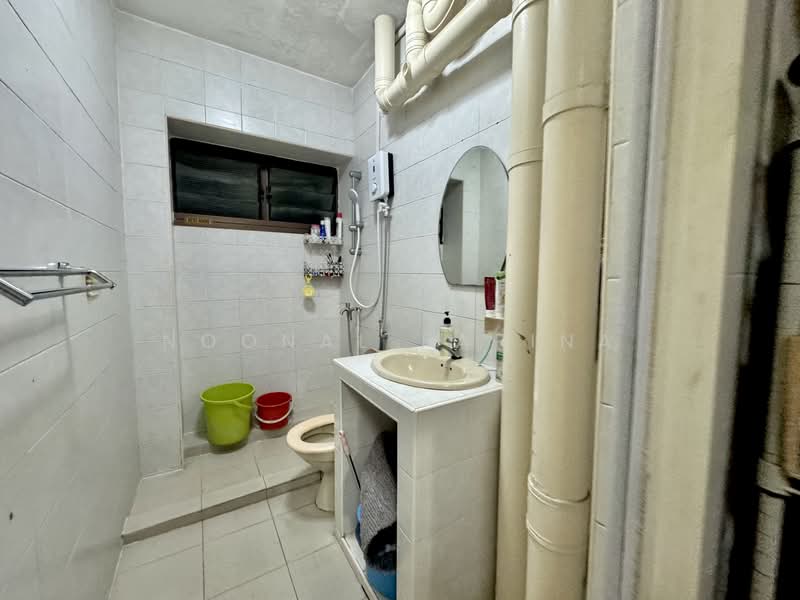 444 Choa Chu Kang Avenue 4, 444 Choa Chu Kang Avenue 4, 3 Bedrooms, 1,065 sqft, HDB Flat For Sale, by Noonal Farina, 500153091 - Bathroom - PropertyGuru.com.sg