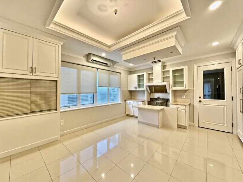⭐️$14XX PSF BUILT⭐️4 ENSUITE ROOMS⭐️500M MRT⭐️精装笋价半独⭐️, 5 ROOMS 6 BATH | TEMASEK PRI | RENOVATED | MOVE IN READY, 5 Bedrooms, 3,908 sqft, Semi-Detached House For Sale, by Andrew Goh, 500153097 - Kitchen - PropertyGuru.com.sg