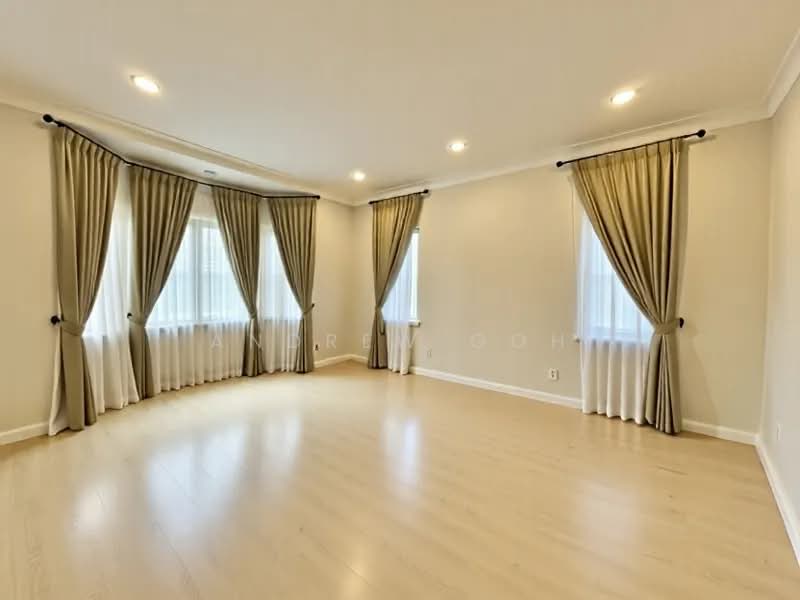 ⭐️$14XX PSF BUILT⭐️4 ENSUITE ROOMS⭐️500M MRT⭐️精装笋价半独⭐️, 5 ROOMS 6 BATH | TEMASEK PRI | RENOVATED | MOVE IN READY, 5 Bedrooms, 3,908 sqft, Semi-Detached House For Sale, by Andrew Goh, 500153097 - Living Room - PropertyGuru.com.sg