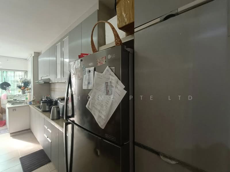 249 Tampines Street 21, 249 Tampines Street 21, 3 Bedrooms, 1,162 sqft, HDB Flat For Sale, by EVON NG, 500153100 - Kitchen - PropertyGuru.com.sg