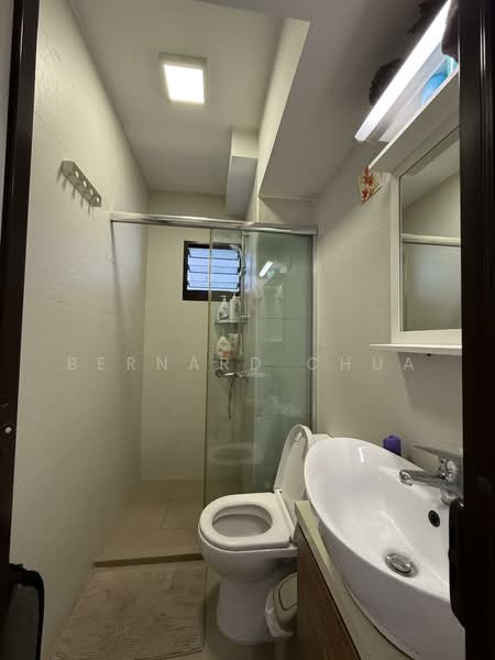 91 Tanglin Halt Road, 91 Tanglin Halt Road, 3 Bedrooms, 915 sqft, HDB Flat For Rent, by Bernard Chua, 500153101 - Bathroom - PropertyGuru.com.sg