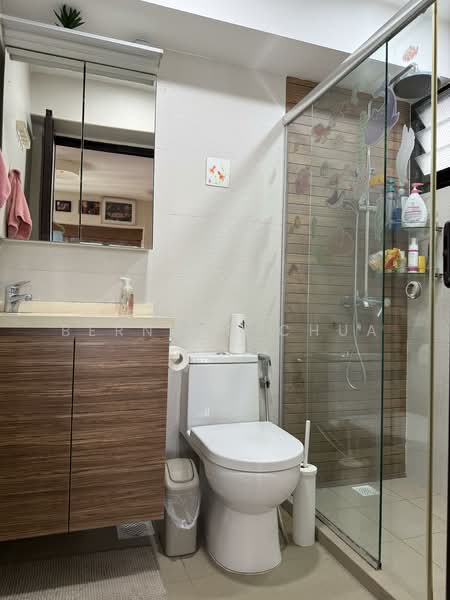 91 Tanglin Halt Road, 91 Tanglin Halt Road, 3 Bedrooms, 915 sqft, HDB Flat For Rent, by Bernard Chua, 500153101 - Bathroom - PropertyGuru.com.sg