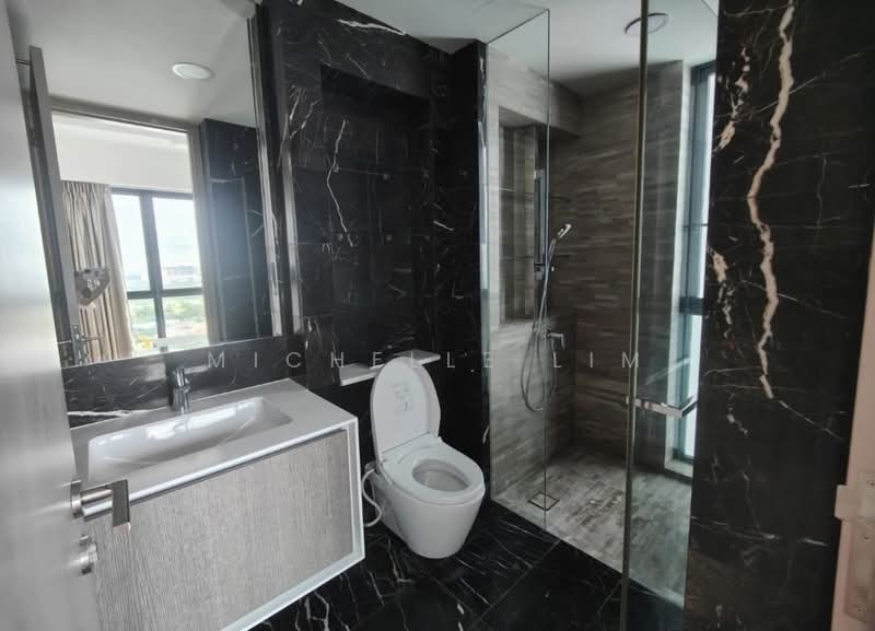 J Gateway, 2 Gateway Drive, 3 Bedrooms, 969 sqft, Condominium For Rent, by Michelle Lim, 500153111 - Bathroom - PropertyGuru.com.sg