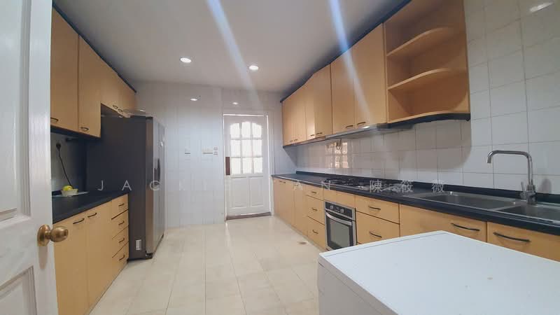 Leonie Condotel, 2 Leonie Hill Road, 4 Bedrooms, 2,770 sqft, Condominium For Rent, by Jackie Tan 陳筱薇, 500153125 - Kitchen - PropertyGuru.com.sg