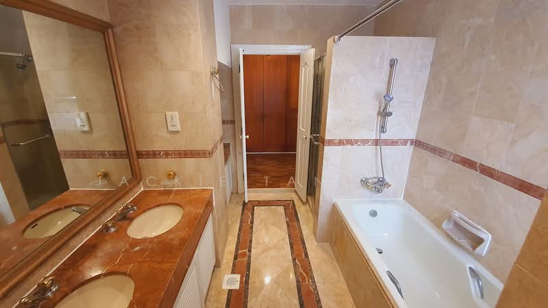 Leonie Condotel, 2 Leonie Hill Road, 4 Bedrooms, 2,770 sqft, Condominium For Rent, by Jackie Tan 陳筱薇, 500153125 - Bathroom - PropertyGuru.com.sg