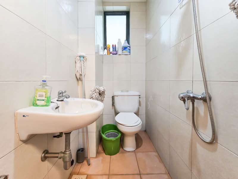 Pebble Bay, 130 Tanjong Rhu Road, 2 Bedrooms, 1,367 sqft, Condominium For Sale, by Vandana Malik (Vanda), 500153139 - Helper Bathroom - PropertyGuru.com.sg