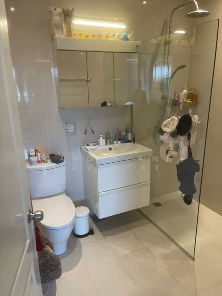 Woollerton Park, 3 Woollerton Park, 4 Bedrooms, 2,800 sqft, Apartment For Rent, by Carole Ann Coventry, 500153155 - Bathroom - PropertyGuru.com.sg